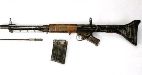 Fallschirmjägergewehr 42 (FG42)